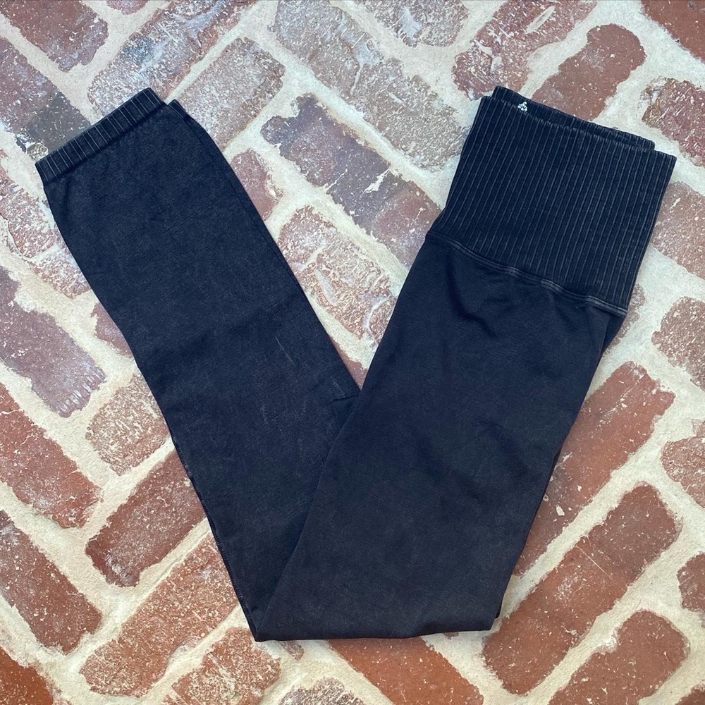 NWOT Free People Good Karma 7/8 Leggings - Size M/L - Washed Black
